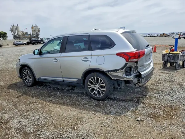 JA4AD2A35JJ002765 2018 MITSUBISHI OUTLANDER - Image 2