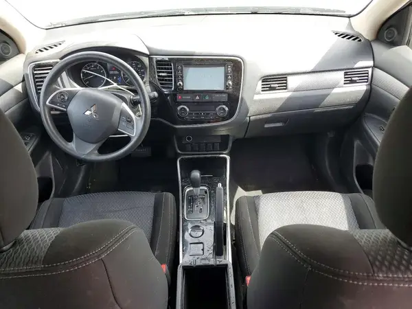 JA4AD2A35JJ002765 2018 MITSUBISHI OUTLANDER - Image 8