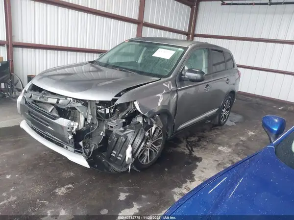 JA4AD2A35JJ003432 2018 MITSUBISHI OUTLANDER - Image 2