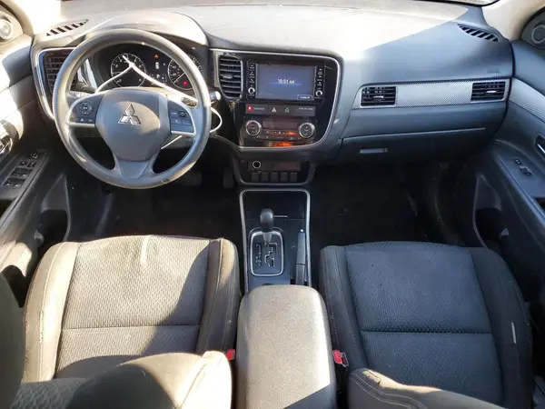 JA4AD2A35JJ004211 2018 MITSUBISHI OUTLANDER - Image 8
