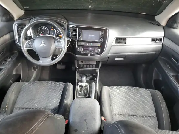 JA4AD2A35JJ004743 2018 MITSUBISHI OUTLANDER - Image 8