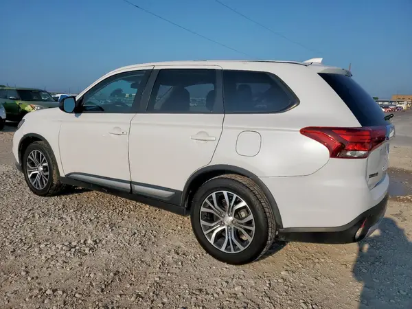 JA4AD2A35JZ005098 2018 MITSUBISHI OUTLANDER - Image 2