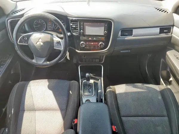 JA4AD2A35JZ005098 2018 MITSUBISHI OUTLANDER - Image 8