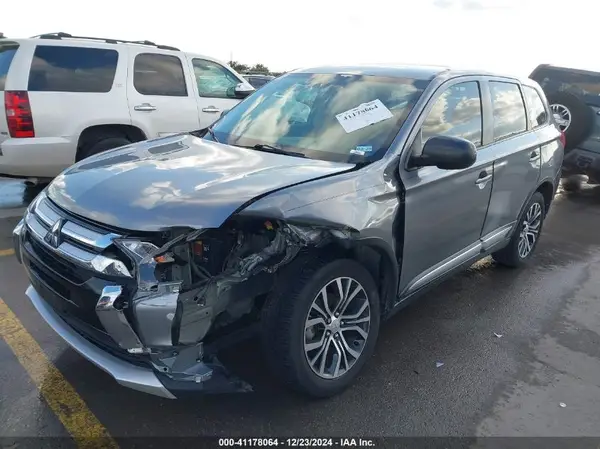 JA4AD2A35JZ010169 2018 MITSUBISHI OUTLANDER - Image 2