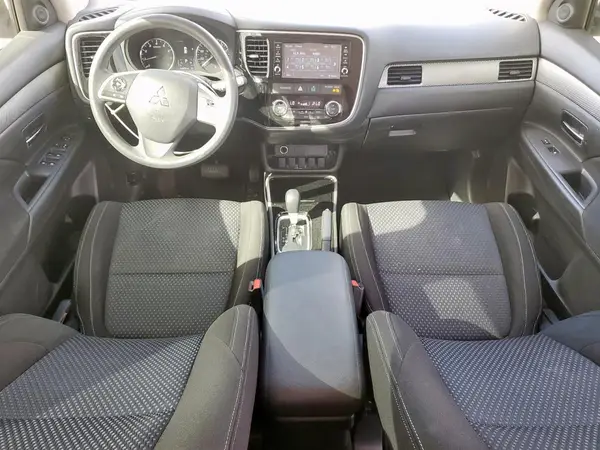 JA4AD2A35JZ055631 2018 MITSUBISHI OUTLANDER - Image 8