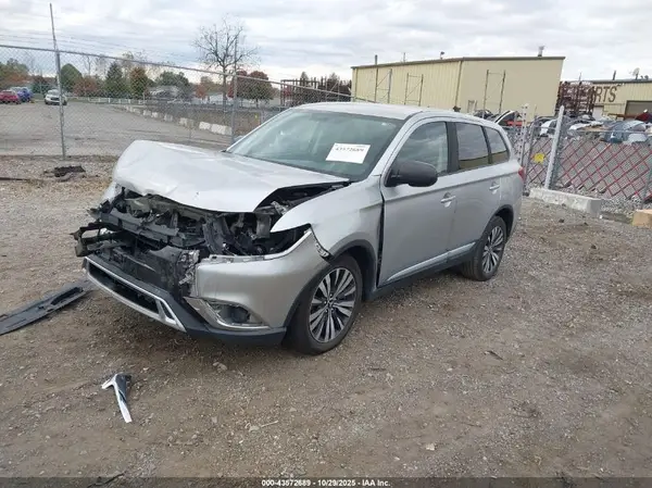 JA4AD2A35KZ021674 2019 MITSUBISHI OUTLANDER - Image 2