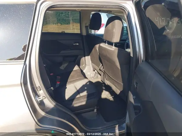 JA4AD2A35KZ050639 2019 MITSUBISHI OUTLANDER - Image 8