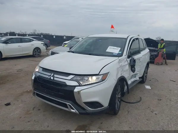 JA4AD2A35KZ055985 2019 MITSUBISHI OUTLANDER - Image 2