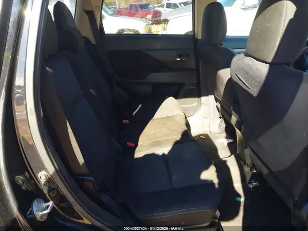 JA4AD2A36GZ003479 2016 MITSUBISHI OUTLANDER - Image 8