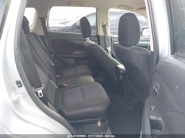 JA4AD2A36GZ032433 2016 MITSUBISHI OUTLANDER - Image 8