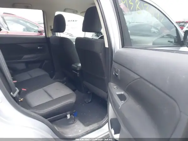 JA4AD2A36GZ039348 2016 MITSUBISHI OUTLANDER - Image 8