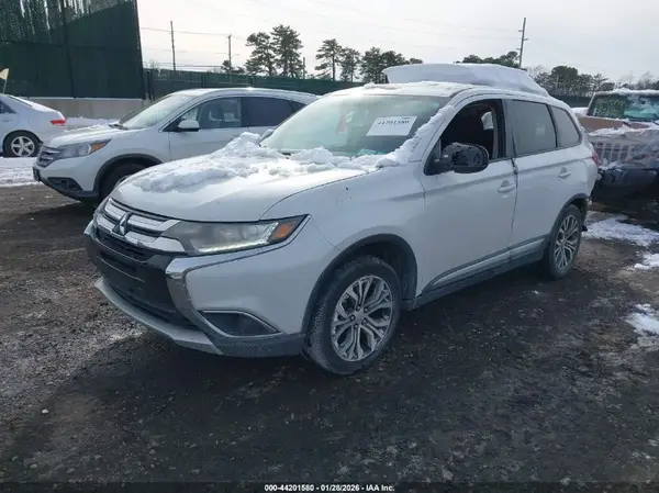 JA4AD2A36HZ021692 2017 MITSUBISHI OUTLANDER - Image 2