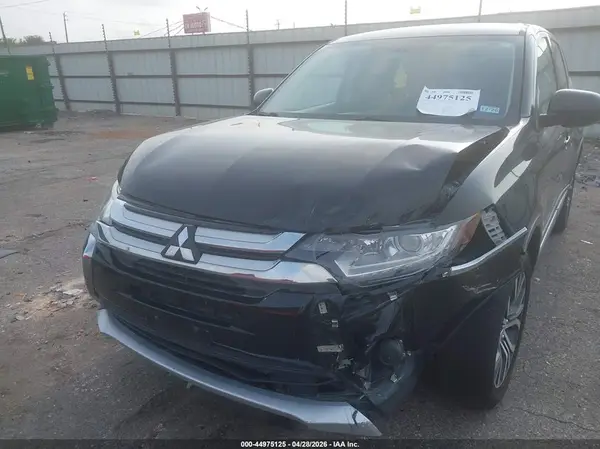 2017 MITSUBISHI OUTLANDER auction photo 6