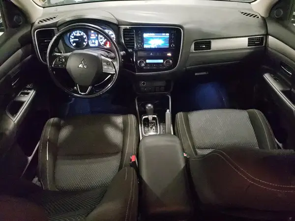 JA4AD2A36HZ039559 2017 MITSUBISHI OUTLANDER - Image 8