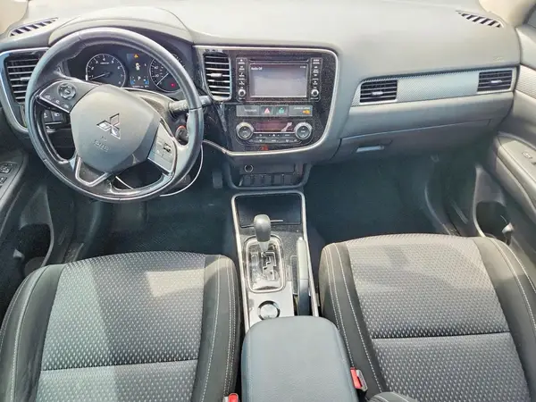 JA4AD2A36HZ047967 2017 MITSUBISHI OUTLANDER - Image 8