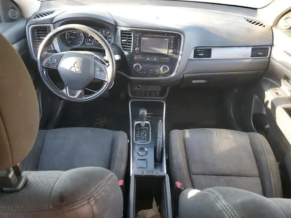 JA4AD2A36HZ058032 2017 MITSUBISHI OUTLANDER - Image 8