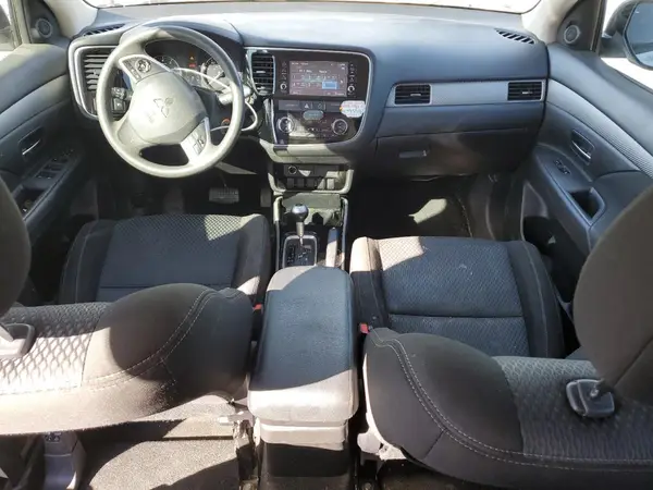 JA4AD2A36JJ001317 2018 MITSUBISHI OUTLANDER - Image 8