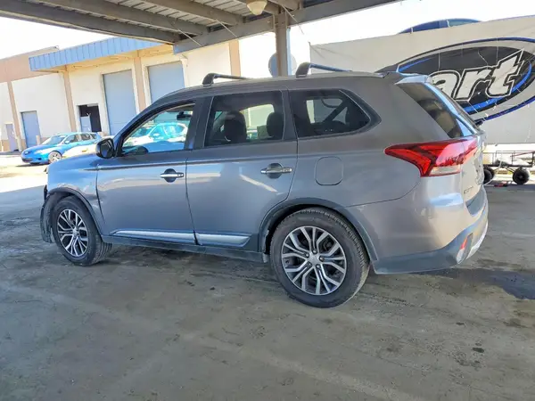 JA4AD2A36JJ004122 2018 MITSUBISHI OUTLANDER - Image 2