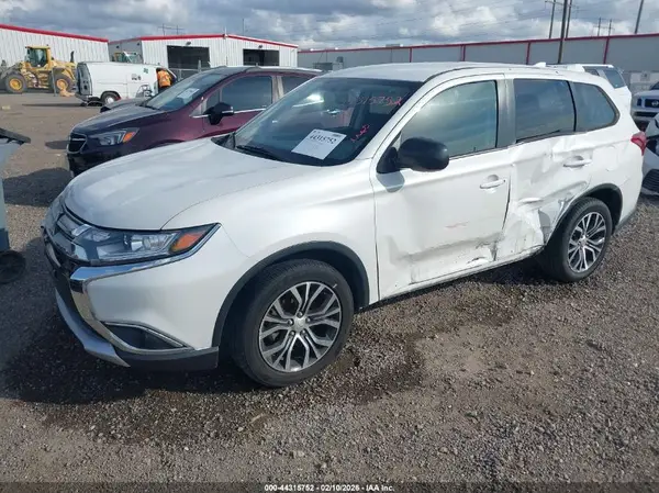 JA4AD2A36JZ010004 2018 MITSUBISHI OUTLANDER - Image 2