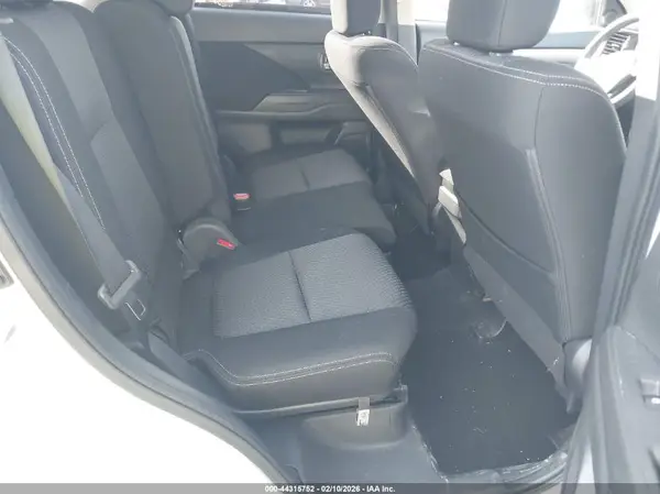 JA4AD2A36JZ010004 2018 MITSUBISHI OUTLANDER - Image 8