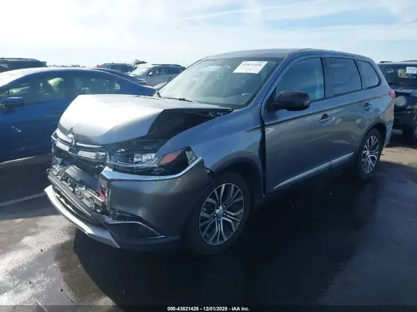 JA4AD2A36JZ016904 2018 MITSUBISHI OUTLANDER - Image 2