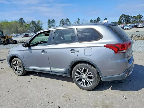 JA4AD2A36JZ039230 2018 MITSUBISHI OUTLANDER - Image 2