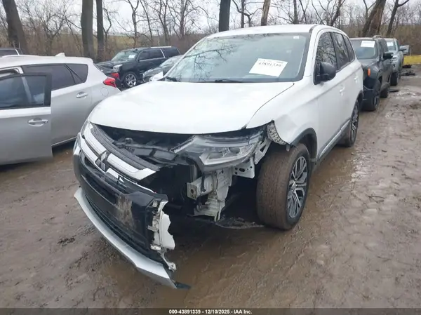 JA4AD2A36JZ068856 2018 MITSUBISHI OUTLANDER - Image 2