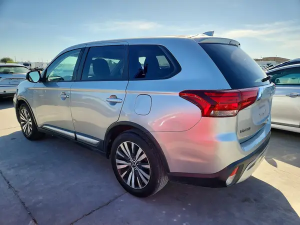 JA4AD2A36KJ000136 2019 MITSUBISHI OUTLANDER - Image 2