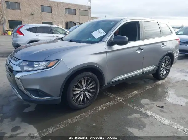 JA4AD2A36KZ014460 2019 MITSUBISHI OUTLANDER - Image 2