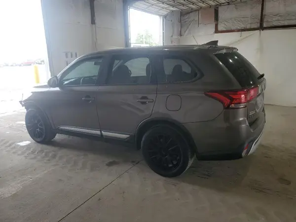 JA4AD2A36KZ029217 2019 MITSUBISHI OUTLANDER - Image 2