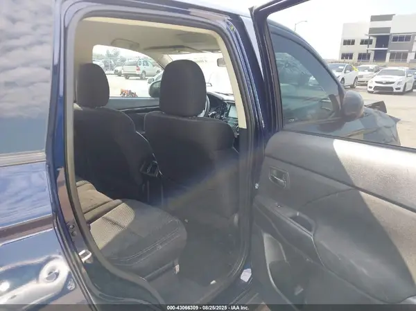 JA4AD2A36KZ032070 2019 MITSUBISHI OUTLANDER - Image 8