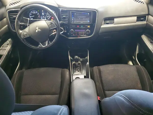 JA4AD2A37HZ000804 2017 MITSUBISHI OUTLANDER - Image 8