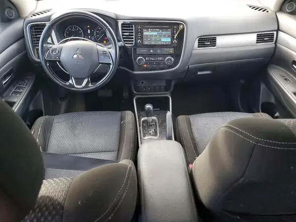 JA4AD2A37HZ002164 2017 MITSUBISHI OUTLANDER - Image 8