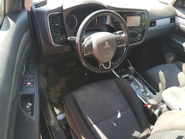 JA4AD2A37HZ013004 2017 MITSUBISHI OUTLANDER - Image 8