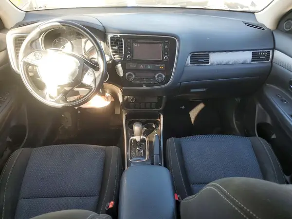 JA4AD2A37HZ053552 2017 MITSUBISHI OUTLANDER - Image 8
