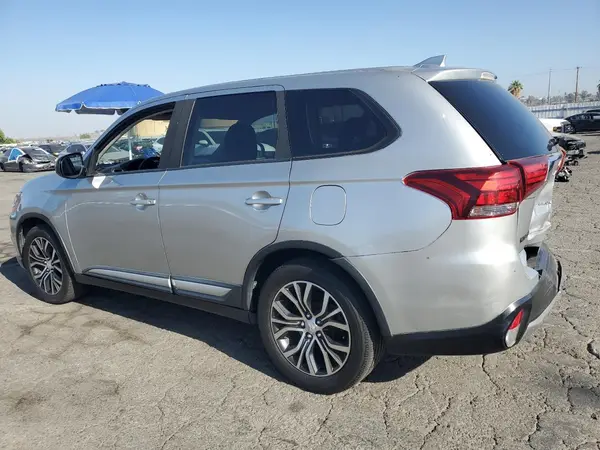 JA4AD2A37JJ003075 2018 MITSUBISHI OUTLANDER - Image 2