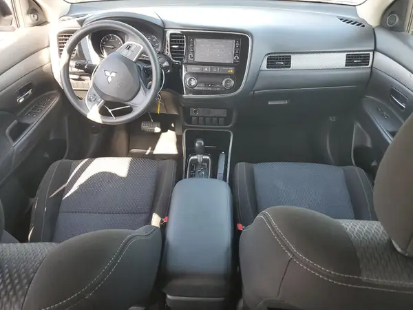 JA4AD2A37JJ003075 2018 MITSUBISHI OUTLANDER - Image 8