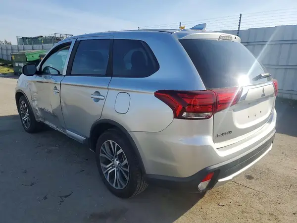 JA4AD2A37JZ009203 2018 MITSUBISHI OUTLANDER - Image 2