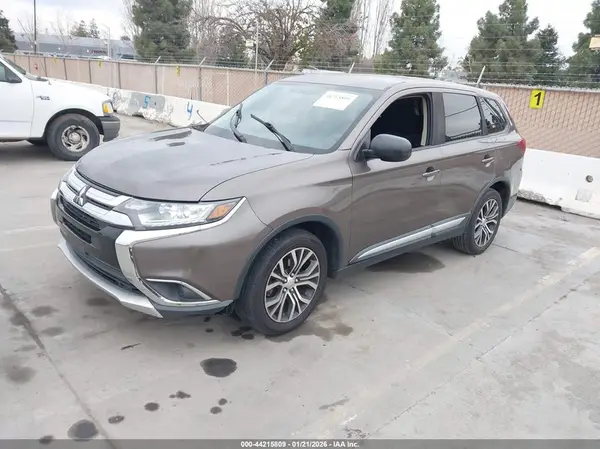 JA4AD2A37JZ021495 2018 MITSUBISHI OUTLANDER - Image 2