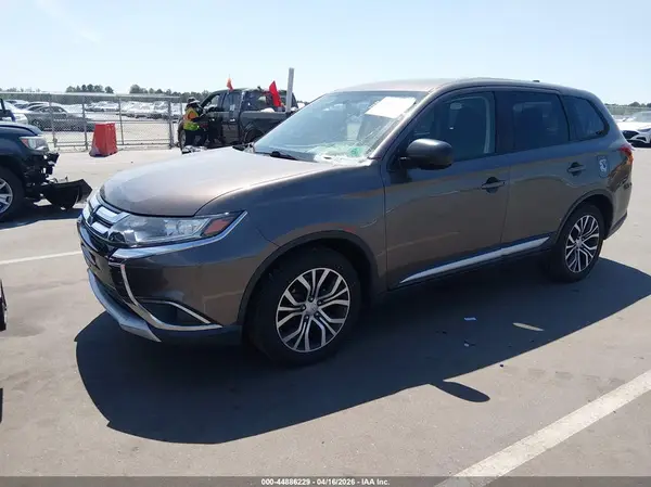 JA4AD2A37JZ048552 2018 MITSUBISHI OUTLANDER - Image 2