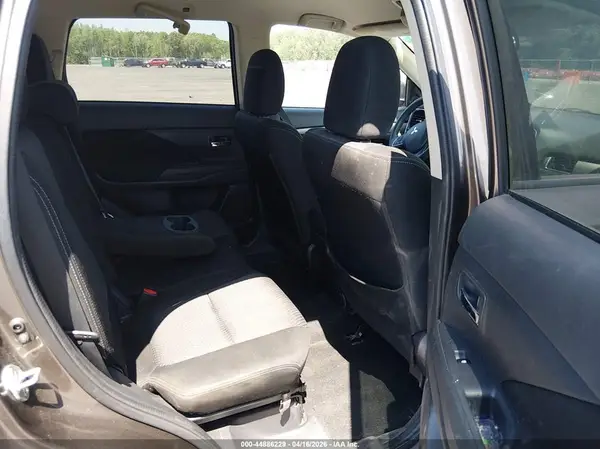 JA4AD2A37JZ048552 2018 MITSUBISHI OUTLANDER - Image 8