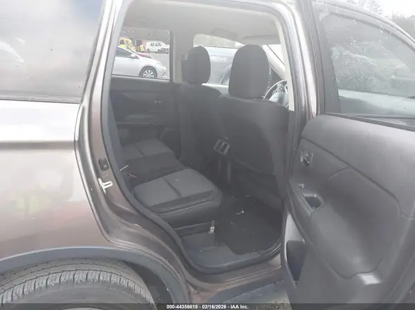 JA4AD2A37KZ048388 2019 MITSUBISHI OUTLANDER - Image 8