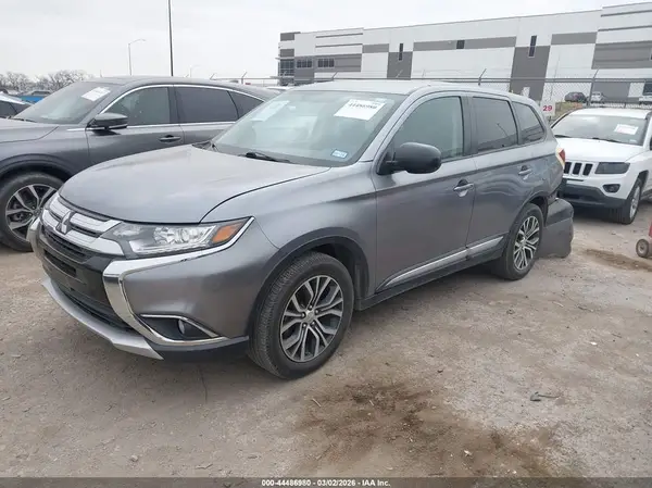 JA4AD2A38HZ033648 2017 MITSUBISHI OUTLANDER - Image 2