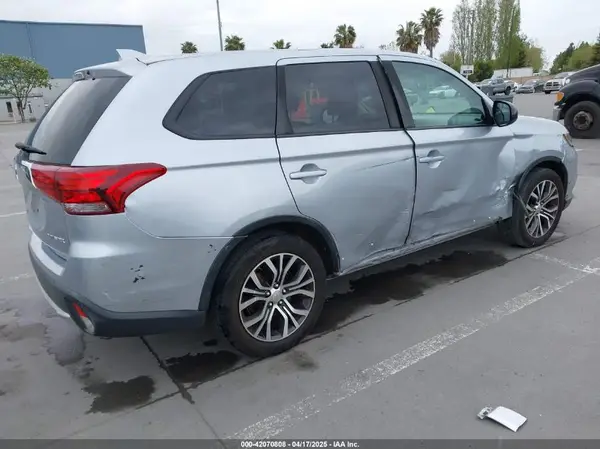 JA4AD2A38HZ044472 2017 MITSUBISHI OUTLANDER - Image 2