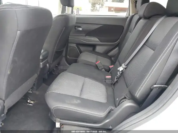JA4AD2A38HZ044472 2017 MITSUBISHI OUTLANDER - Image 8