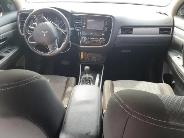 JA4AD2A38HZ060896 2017 MITSUBISHI OUTLANDER - Image 8