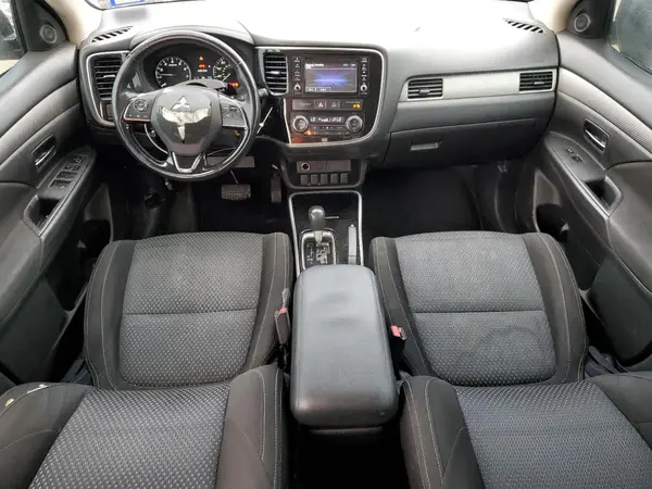 JA4AD2A38HZ069811 2017 MITSUBISHI OUTLANDER - Image 8