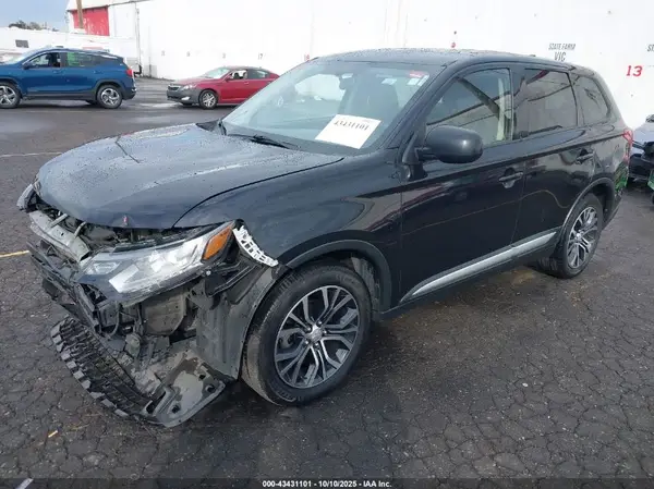 JA4AD2A38JJ003053 2018 MITSUBISHI OUTLANDER - Image 2