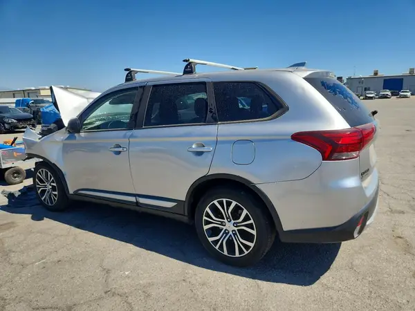 JA4AD2A38JJ004512 2018 MITSUBISHI OUTLANDER - Image 2