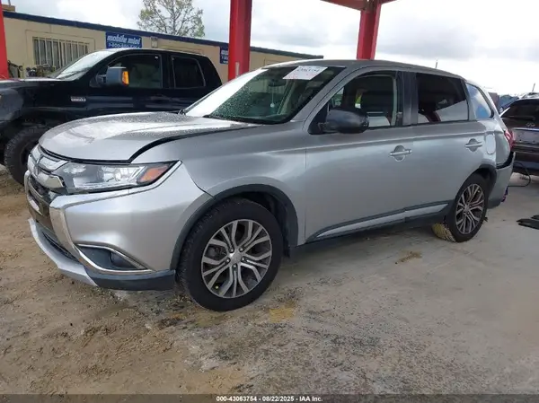 JA4AD2A38JZ001384 2018 MITSUBISHI OUTLANDER - Image 2